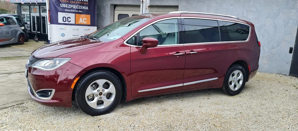 Chrysler Pacifica cena 98277 przebieg: 166000, rok produkcji 2017 z Zbąszyń małe 254